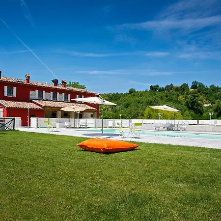 Cascina Marianna 12&4, Emma Fossombrone