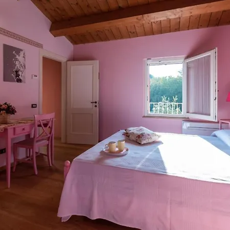 Villa Cascina Marianna 12&4, Emma Fossombrone