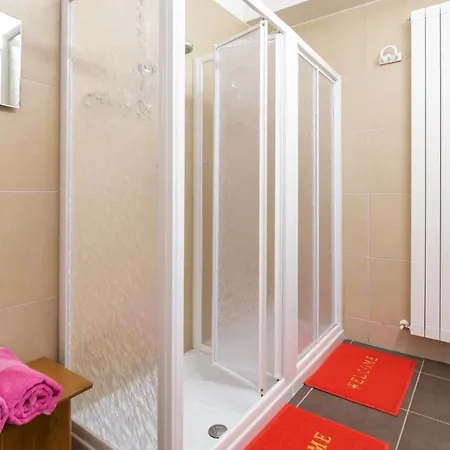 Villa Cascina Marianna 12&4, Emma Fossombrone