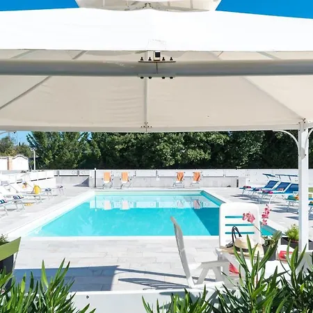 Cascina Marianna 12&4, Emma Fossombrone