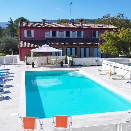 Villa Cascina Marianna 12&4, Emma Fossombrone