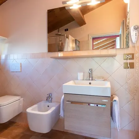 Cascina Marianna 12&4, Emma Villa