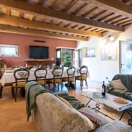 Cascina Marianna 12&4, Emma Fossombrone