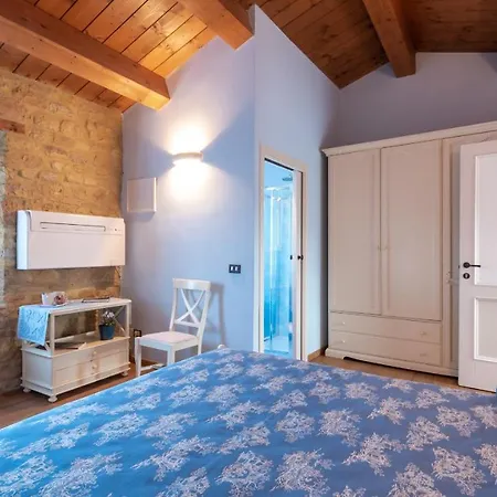 Villa Cascina Marianna 12&4, Emma Fossombrone