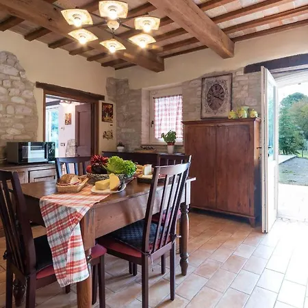 Cascina Marianna 12&4, Emma Villa Fossombrone