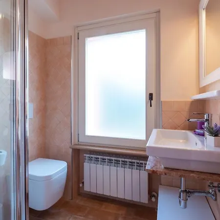 Villa Cascina Marianna 12&4, Emma Fossombrone