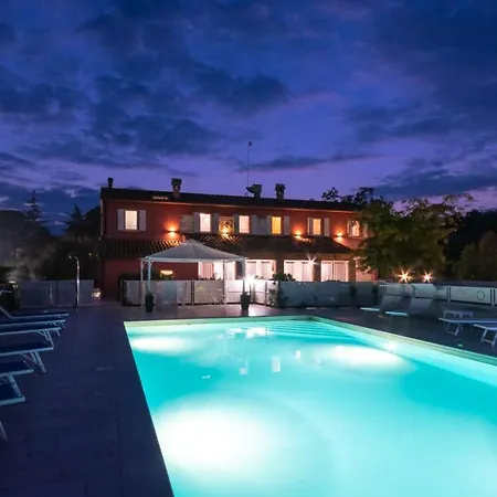 Cascina Marianna 12&4, Emma Villa Fossombrone