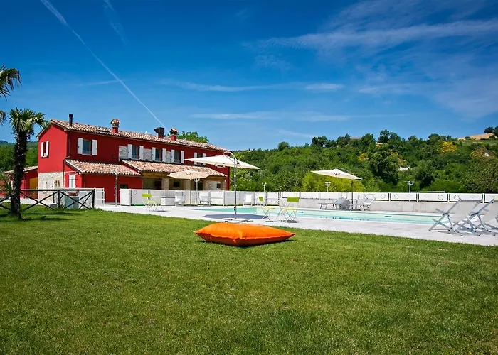 Cascina Marianna 12&4, Emma Fossombrone