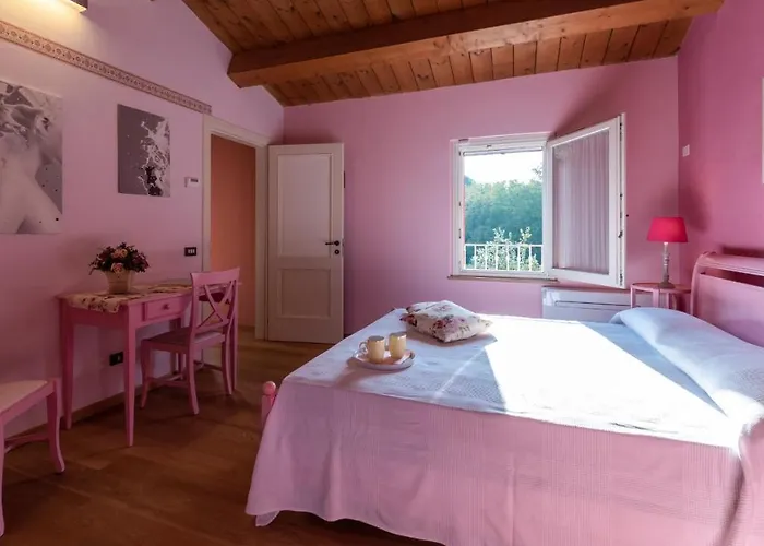 Villa Cascina Marianna 12&4, Emma Fossombrone