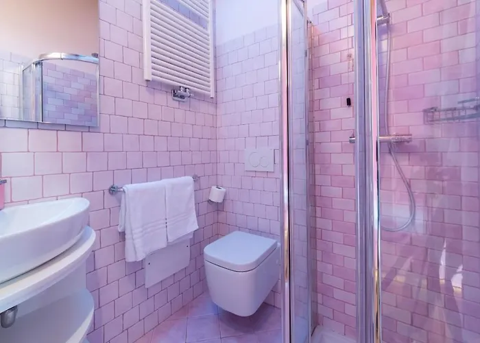 Cascina Marianna 12&4, Emma Villa Fossombrone