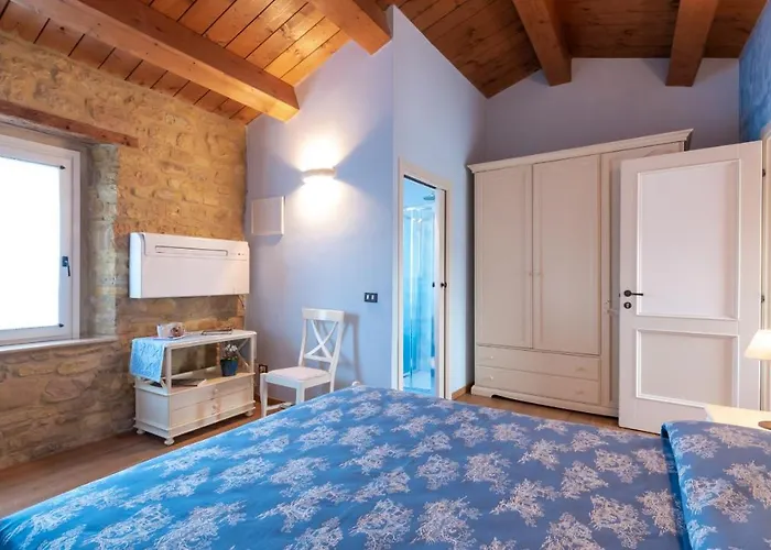 Villa Cascina Marianna 12&4, Emma Fossombrone