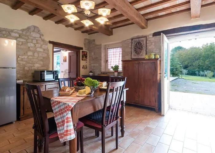 Cascina Marianna 12&4, Emma Villa Fossombrone