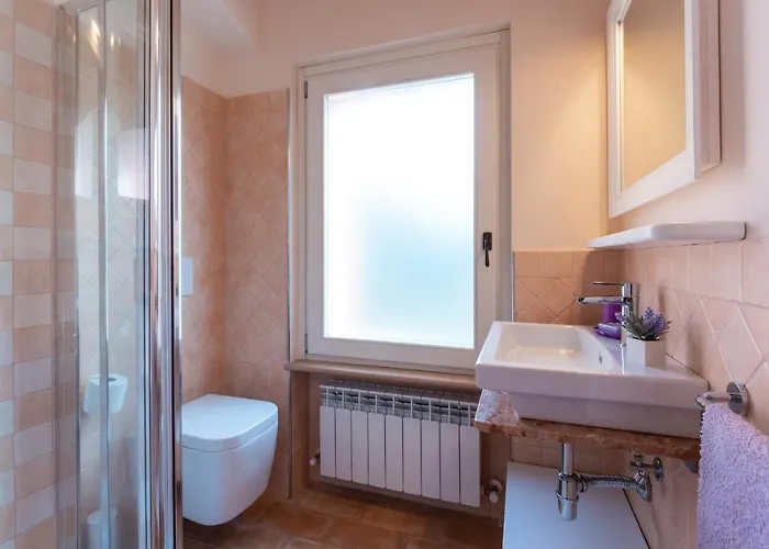 Villa Cascina Marianna 12&4, Emma Fossombrone