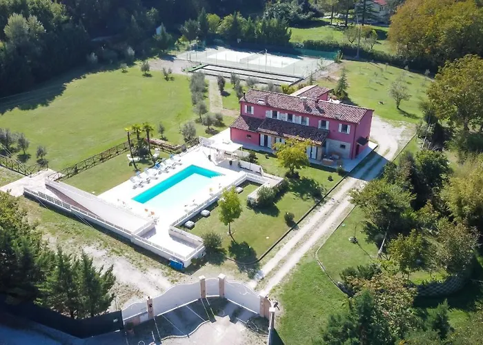 Cascina Marianna 12&4, Emma Villa Fossombrone