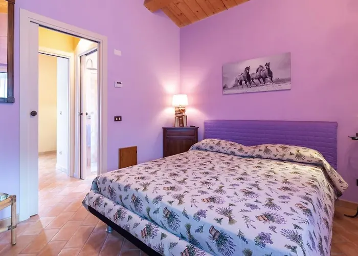 Cascina Marianna 12&4, Emma Villa Fossombrone